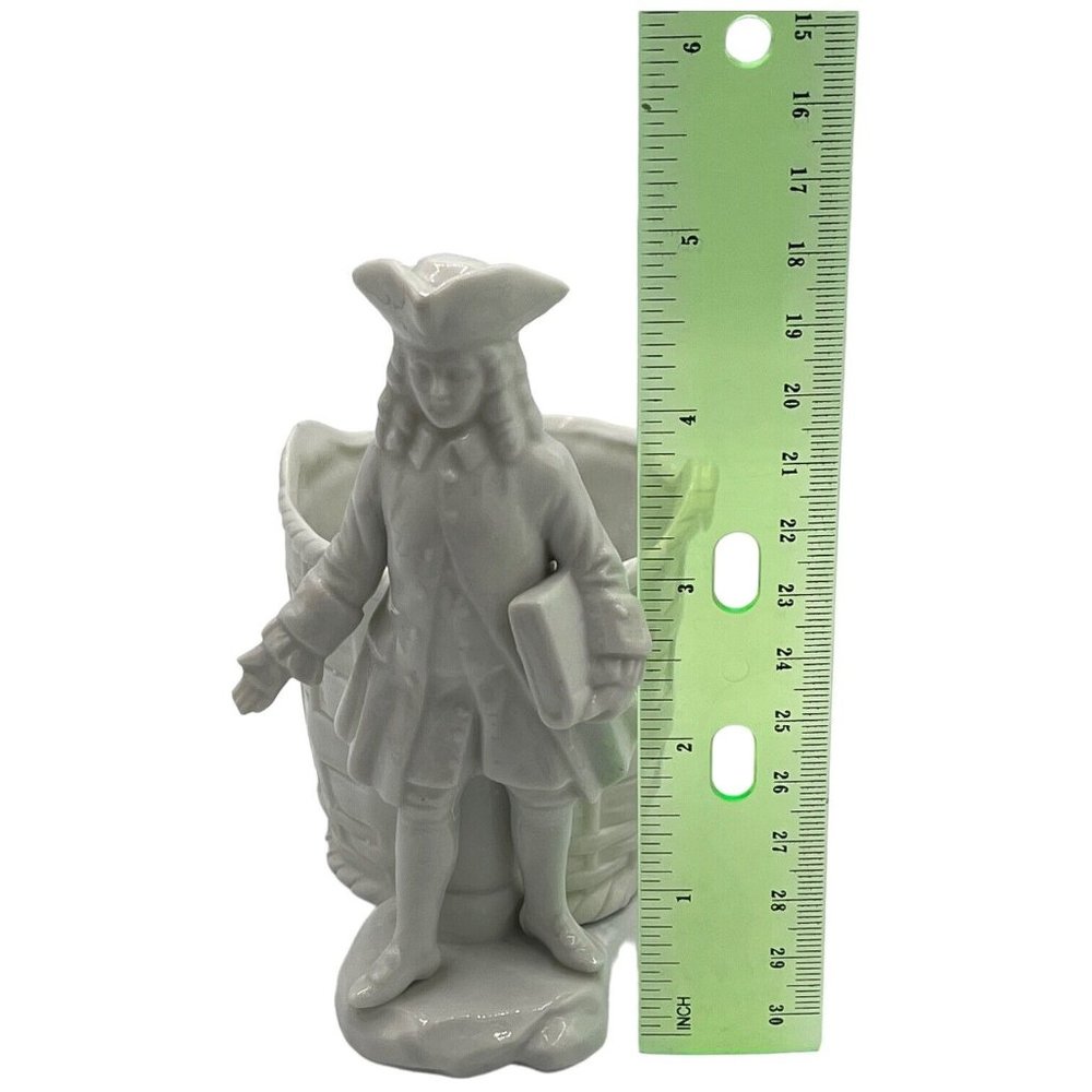 CAPODIMONTE Colonial Man Figurine White Porcelain Planter Crown N Mark 4.75 inch - Picture 13 of 14